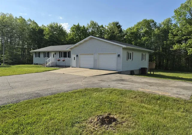 Homes for sale in Howard City, MI | 20200 W Lake Montcalm Rd, Howard City, MI 49329 | MLS# 70534843