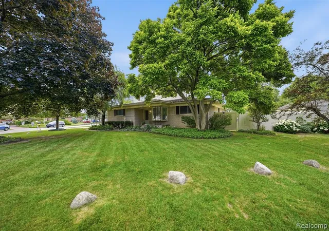 Homes for sale in Clinton Township, MI | 17320 Brill Dr, Clinton Township, MI 48035 2311 | MLS# 61008692