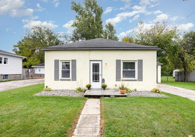Homes for sale in Essexville, MI | 2002 Woodside Ave, Essexville, MI 48732 | MLS# 50191293
