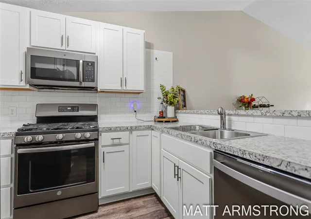 Photo 3 of Sale Pending at 1380 Bent Tree Ct #48, Hudsonville, MI 49426 | MLS# 70554683 | Listing updated on 2026-09-03
