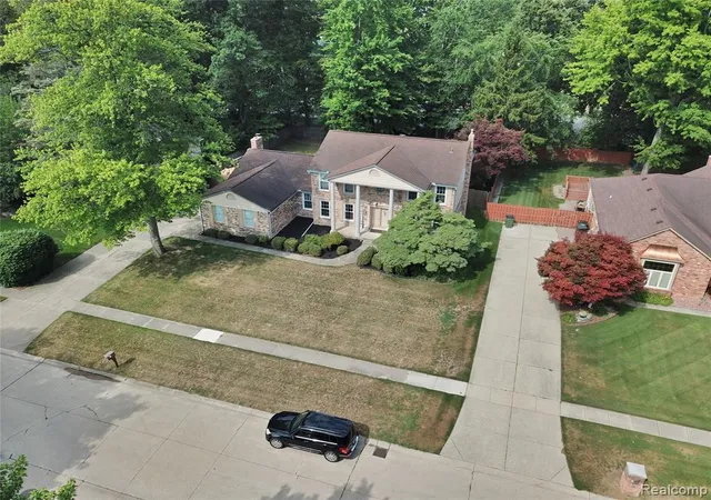 Photo 4 of Single family home for sale at 54359 Algonquin Dr, Shelby Township, MI 48315 | MLS# 61017568 | Listing updated on 2026-09-04