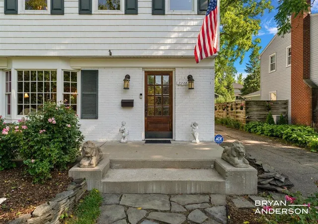 Photo 3 of Single family home for sale at 2221 El Dorado Dr, Grand Rapids, MI 49506 | MLS# 70549109 | Listing updated on 2026-08-05