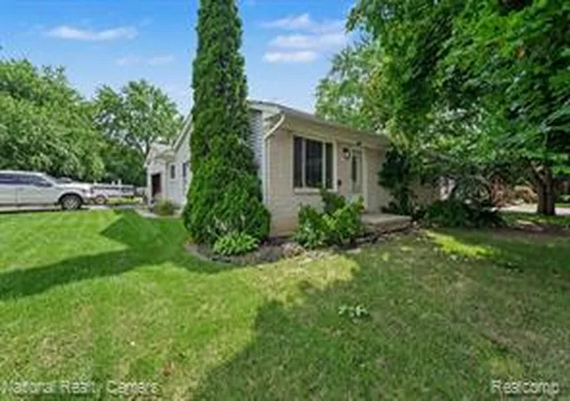 Homes for sale in Waterford, MI | 4771 Hatchery Rd, Waterford, MI 48329 | MLS# 61009315