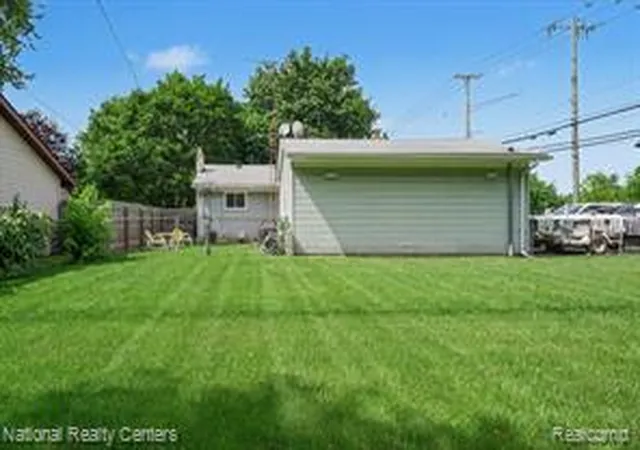 Homes for sale in Waterford, MI | 4771 Hatchery Rd, Waterford, MI 48329 | MLS# 61009315