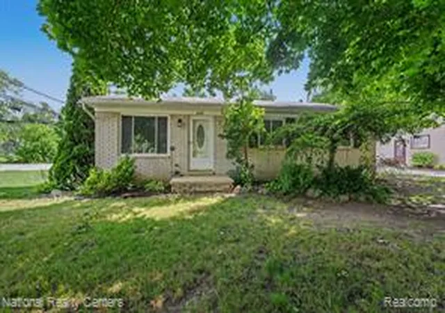Homes for sale in Waterford, MI | 4771 Hatchery Rd, Waterford, MI 48329 | MLS# 61009315