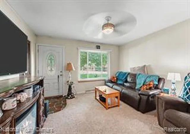 Homes for sale in Waterford, MI | 4771 Hatchery Rd, Waterford, MI 48329 | MLS# 61009315
