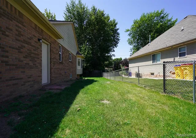 Photo 3 of Single family home for sale at 51819 Kings Pointe Dr, New Baltimore, MI 48047 6351 | MLS# 61024942 | Listing updated on 2026-08-27