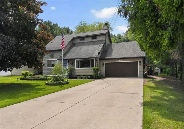 Homes for sale in Laingsburg, MI | 7300 W Victoria Dr, Laingsburg, MI 48848 | MLS# 70533862
