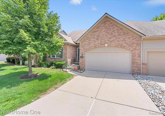 Homes for sale in Commerce Township, MI | 245 Winslow Cir #56, Commerce Township, MI 48390 | MLS# 61005412