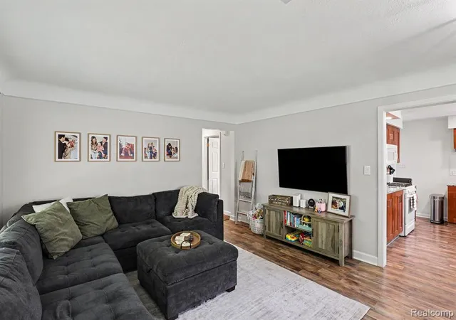 Photo 5 of Single Family Residence at 332 E Parker Ave, Madison Heights, MI 48071 | MLS# 60996570 | | Sold on 2026-06-26