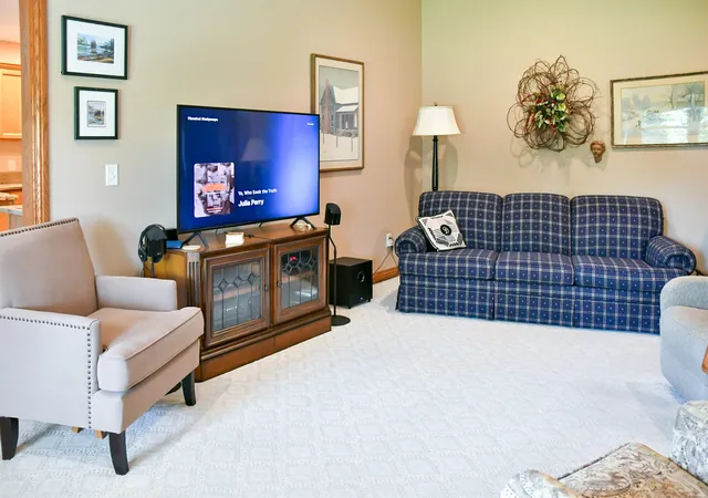 Listing Photo 4 - Condo for sale in building located at 3135 Creekwood Cir, Bay City, MI 48706