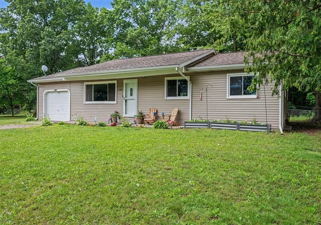 Homes for sale in Three Rivers, MI | 1100 Orchard Dr, Three Rivers, MI 49093 | MLS# 70540914