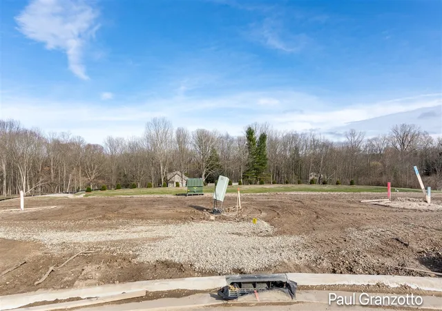 Photo 2 of Sale Pending at 3129 Dawson Dr, Grand Rapids, MI 49512 | MLS# 70532175 | Listing updated on 2026-09-11