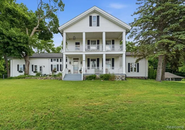 1st image of 549 Grixdale Ln, Waterford, MI 48328 | MLS# 60964794