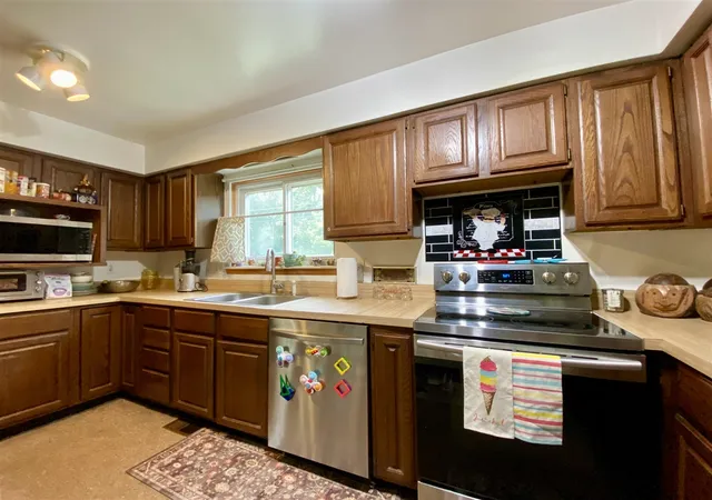 5th image of 9070 Walnut Dr, Whitmore Lake, MI 48189 | MLS# 70551466