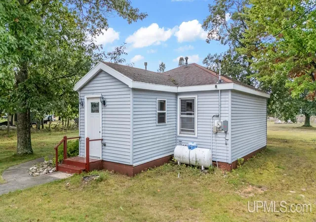 Homes for sale in Rapid River, MI | 8391 U6 Ln, Rapid River, MI 49878 | MLS# 50209672