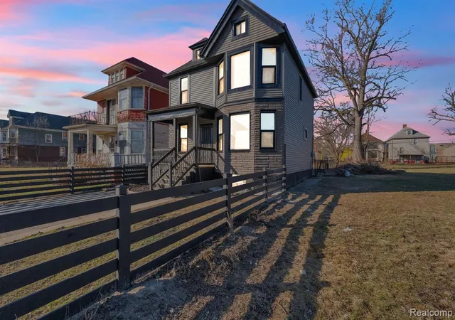 5th image of 2575 Harding St, Detroit, MI 48214 | MLS# 60976506