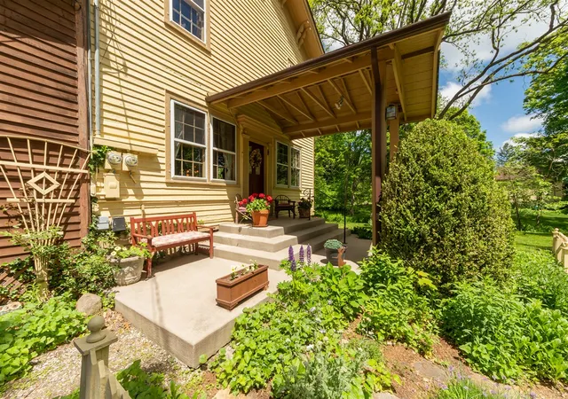 1st image of 8425 Parshallville Rd, Fenton, MI 48430 | MLS# 70553397