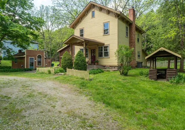 Photo 3 of Single family home for sale at 8425 Parshallville Rd, Fenton, MI 48430 | MLS# 70553397 | Listing updated on 2026-08-25