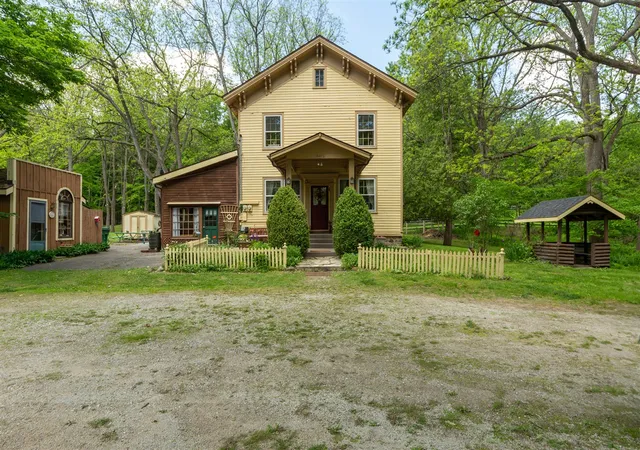 49th image of 8425 Parshallville Rd, Fenton, MI 48430 | MLS# 70553397