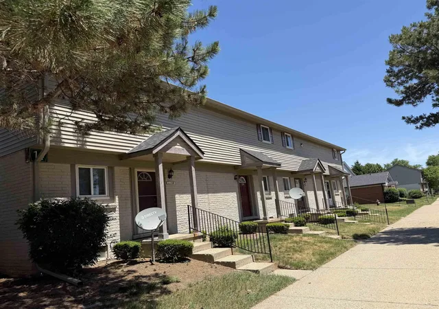 Photo 3 of Single Family Residence at 2208 Orchard Crst St, Shelby Township, MI 48317 | MLS# 50211360 | | Sold on 2026-06-25