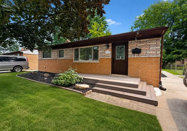Photo 1 of Sale Pending at 33424 Cheryl St, Clinton Township, MI 48035 3931 | MLS# 61012406 | Listing updated on 2026-08-30