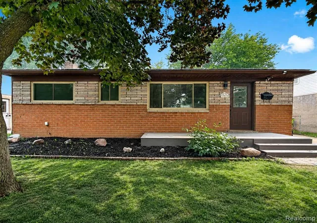 Photo 2 of Sale Pending at 33424 Cheryl St, Clinton Township, MI 48035 3931 | MLS# 61012406 | Listing updated on 2026-08-30