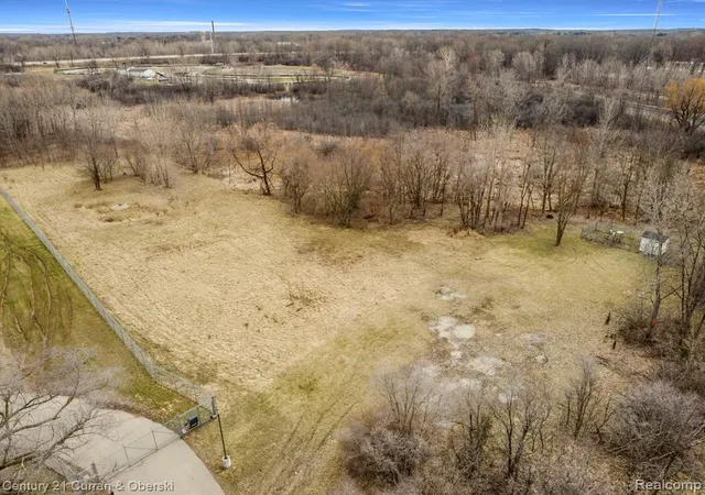 2nd image of 1139 S Dettman Rd, Jackson, MI 49203 | MLS# 60998674