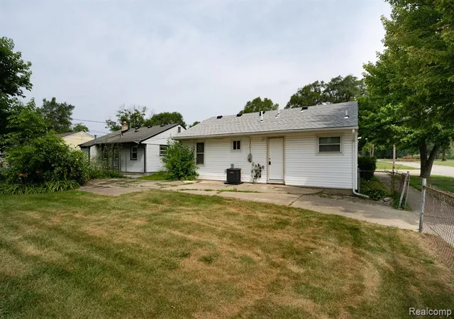 Photo 2 of Single family home for sale at 905 Sprague Ave, Madison Heights, MI 48071 | MLS# 61013276 | Listing updated on 2026-07-22