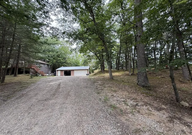 Photo 3 of Single family home for sale at 5700 W Lakeshore Ct, Pentwater, MI 49449 | MLS# 70554116 | Listing updated on 2026-09-14