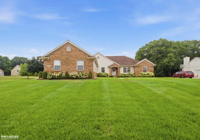 Photo 2 of Sale Pending at 2556 Elkridge Cir, Highland, MI 48356 | MLS# 50218256 | Listing updated on 2026-08-20