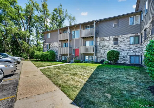 Homes for sale in Brighton, MI | 8735 Green Willow St #1, Brighton, MI 48116 | MLS# 60999854