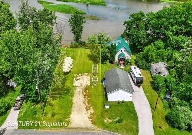 Homes for sale in Sanford, MI | 5848 N Lake Dr Dr, Sanford, MI 48657 | MLS# 50214031
