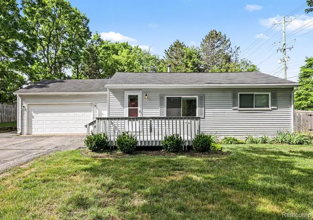 Homes for sale in Clarkston, MI | 9315 Hillcrest Rd, Clarkston, MI 48348 | MLS# 61003542