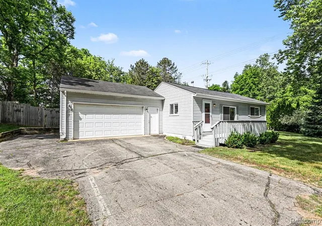 Homes for sale in Clarkston, MI | 9315 Hillcrest Rd, Clarkston, MI 48348 | MLS# 61003542