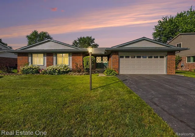 Homes for sale in Novi, MI | 22550 Brookforest Rd, Novi, MI 48375 | MLS# 61009657