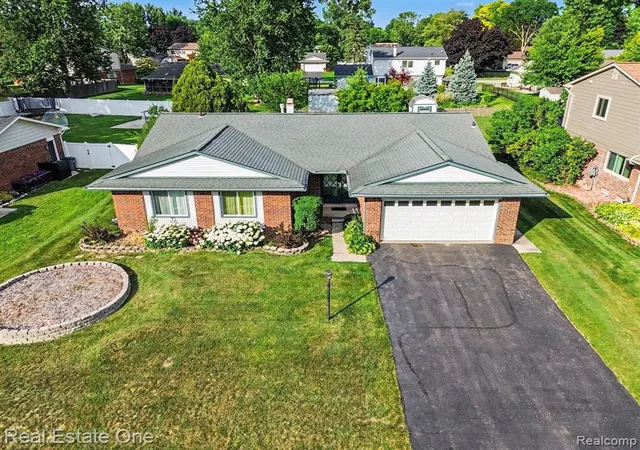 Homes for sale in Novi, MI | 22550 Brookforest Rd, Novi, MI 48375 | MLS# 61009657