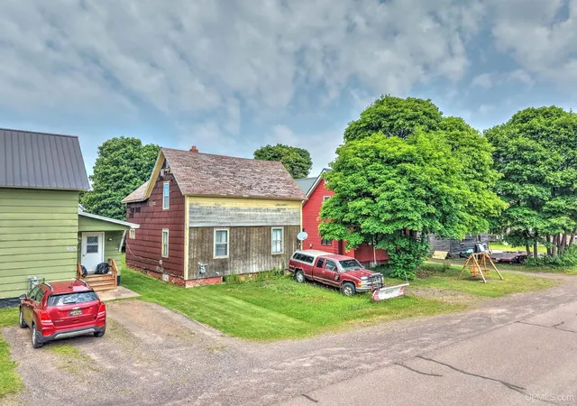 Photo 1 of Single family home for sale at 25220 Elm St, Calumet, MI 49913 | MLS# 50216370 | Listing updated on 2026-07-28