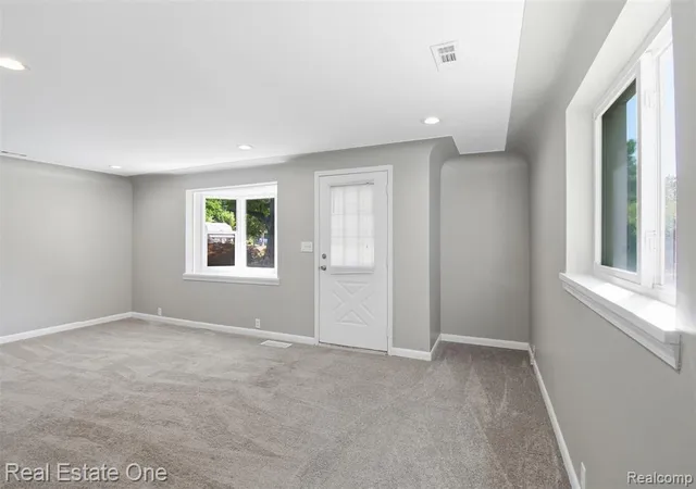 Photo 5 of Sale Pending at 1615 S Commerce Rd, Wolverine Lake, MI 48390 | MLS# 61015202 | Listing updated on 2026-08-29