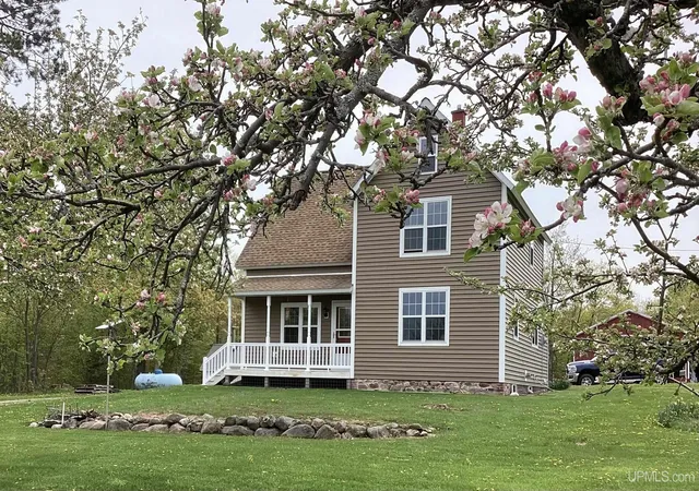 Photo 2 of Single family home for sale at 24551 Upper Point Mills Rd, Hancock, MI 49930 | MLS# 50215927 | Listing updated on 2026-09-18