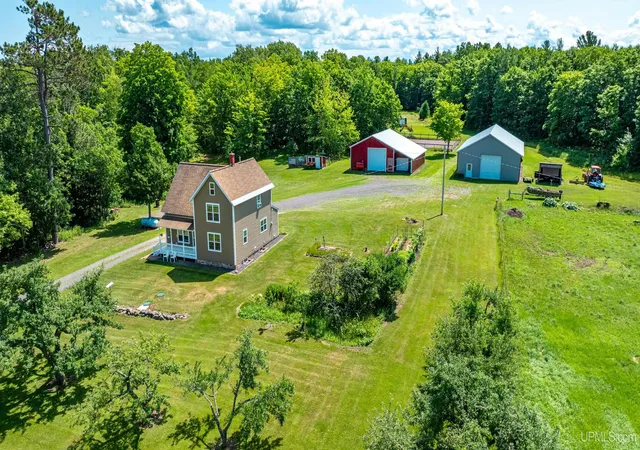 Photo 3 of Single family home for sale at 24551 Upper Point Mills Rd, Hancock, MI 49930 | MLS# 50215927 | Listing updated on 2026-09-18