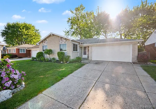 Photo 4 of Single Family Residence at 35252 Simon Dr, Clinton Township, MI 48035 | MLS# 60996894 | | Sold on 2026-06-23