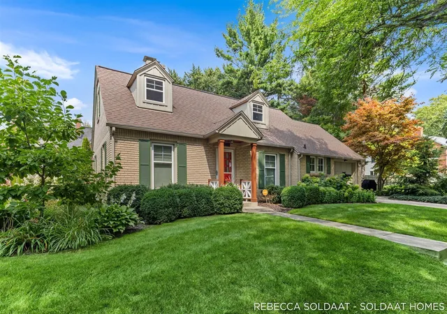 Photo 3 of Sale Pending at 409 Marywood Dr, Grand Rapids, MI 49505 | MLS# 70552983 | Listing updated on 2026-08-21