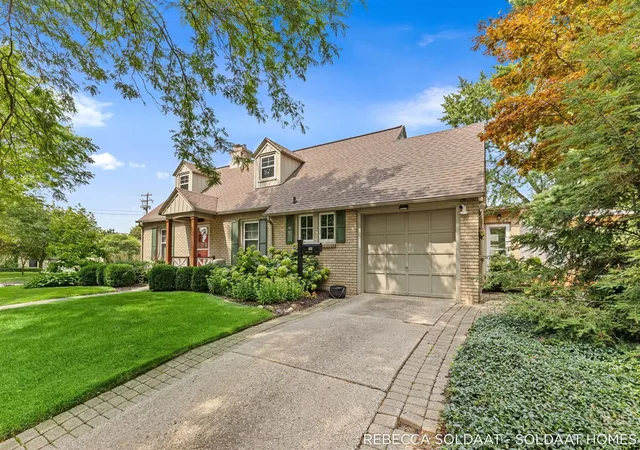 Photo 3 of Sale Pending at 409 Marywood Dr, Grand Rapids, MI 49505 | MLS# 70552983 | Listing updated on 2026-08-21