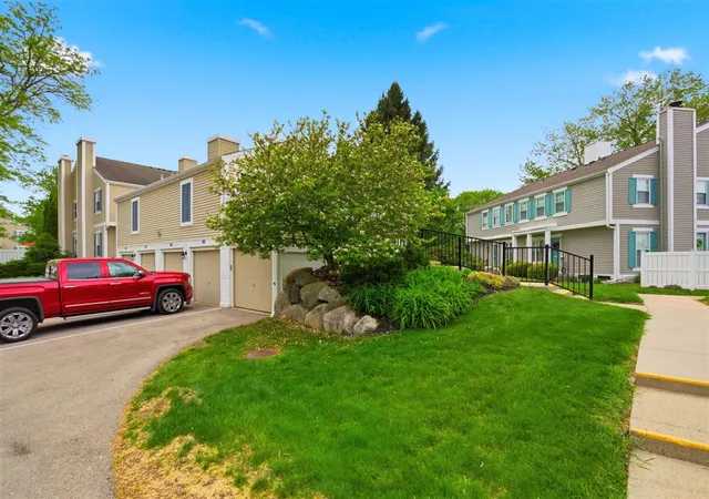 Listing Photo 2 - Condo for sale in building located at 41728 Onaway Dr, Northville, MI 48167 - Unit #