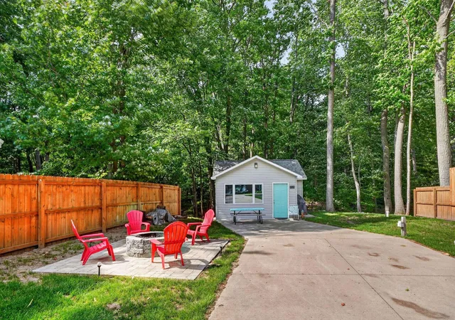 Homes for sale in Lake City, MI | 8520 W Sapphire, Lake City, MI 49651 | MLS# 80070543