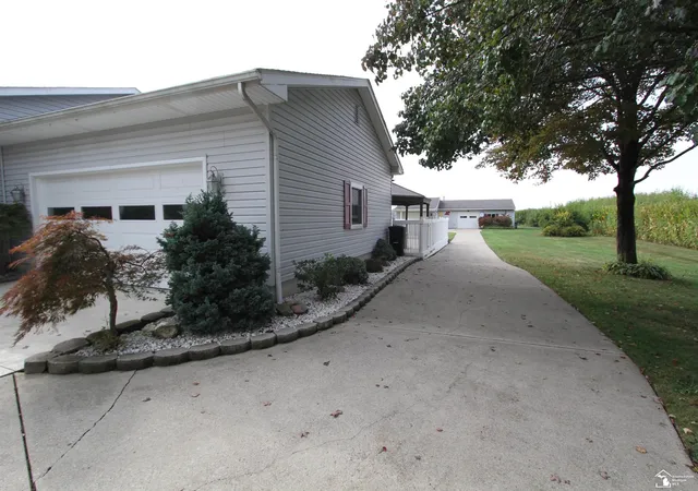 Photo 4 of Sale Pending at 4833 Stadler Rd, Monroe, MI 48162 | MLS# 50189339 | Listing updated on 2026-01-02