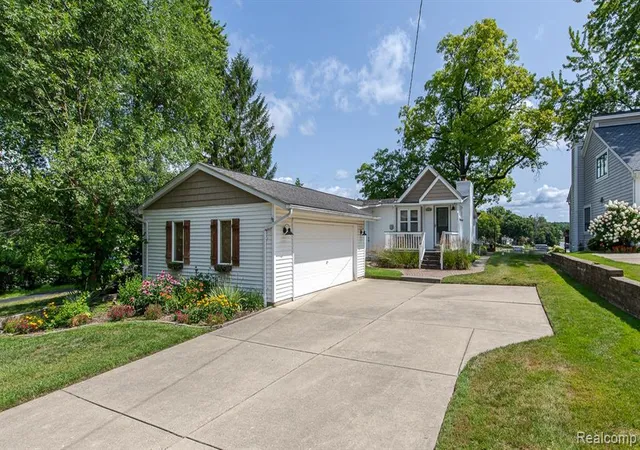 Photo 2 of Single family home for sale at 10470 King Rd, Davisburg, MI 48350 | MLS# 61015115 | Listing updated on 2026-08-27