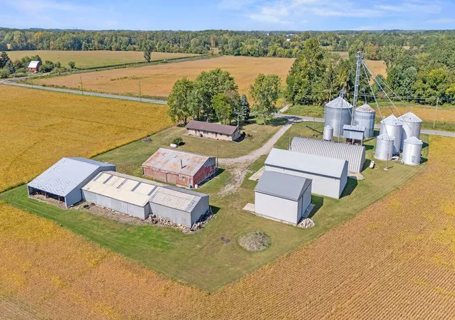Homes for sale in Baroda, MI | 2362 Browntown Rd, Baroda, MI 49101 | MLS# 70499408