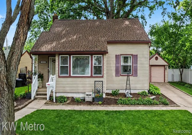 Photo 1 of Single Family Residence at 2815 Ellwood Ave, Berkley, MI 48072 | MLS# 61003794 | | Sold on 2026-07-07